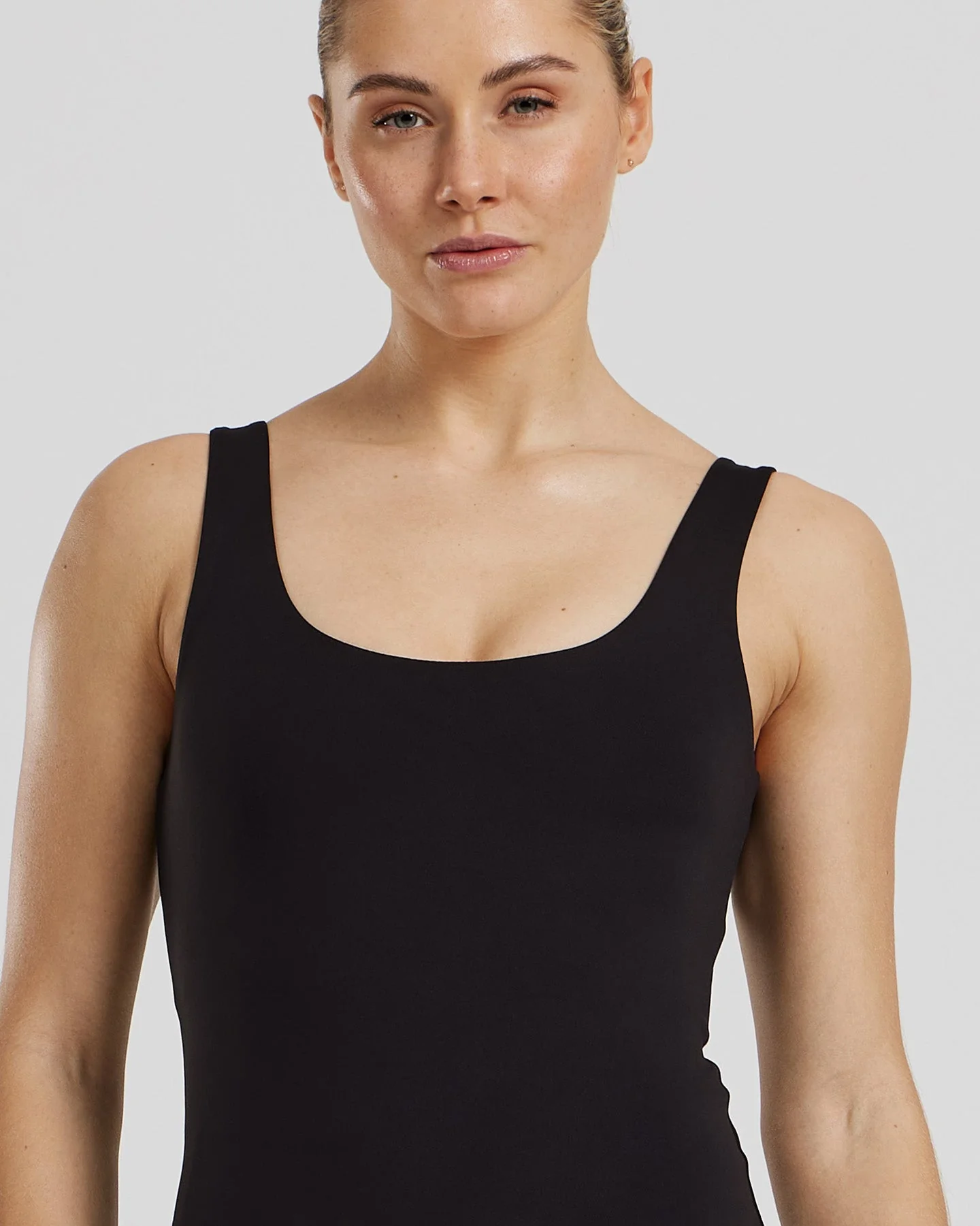 Essential Built-In Bra Scoop Back Tank | Black - Image 3